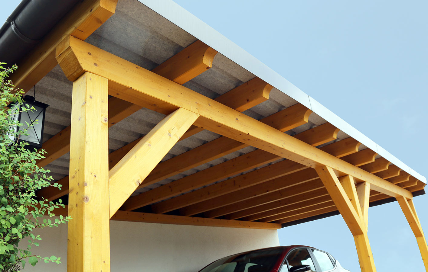 Holzcarport mit massivem Dach Holzcarport mit massivem Dach